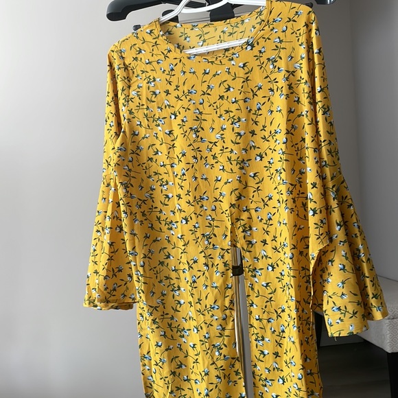 YELLOW FLORAL BLOUSE WITH FRONT TIE AND BELL SLEEVES - Picture 4 of 5